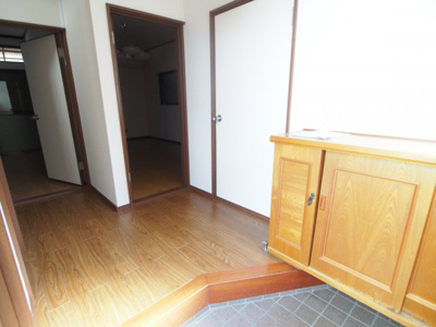 【エントランス】 | 東生田1丁目戸建て | 建物の内部です