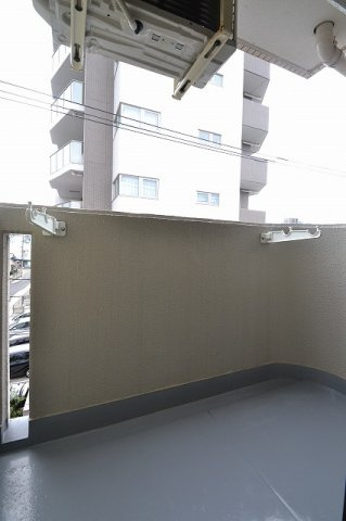 エルハイム庚午A棟のバルコニー|バルコニーからの眺めを楽しみながら食事をしませんか