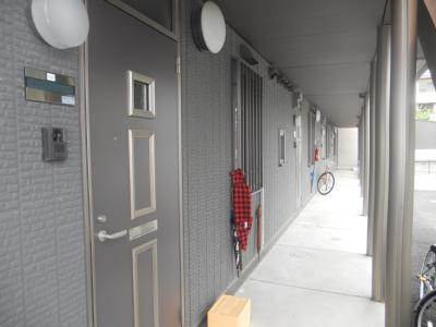 クレール北野Ｃ棟のエントランス