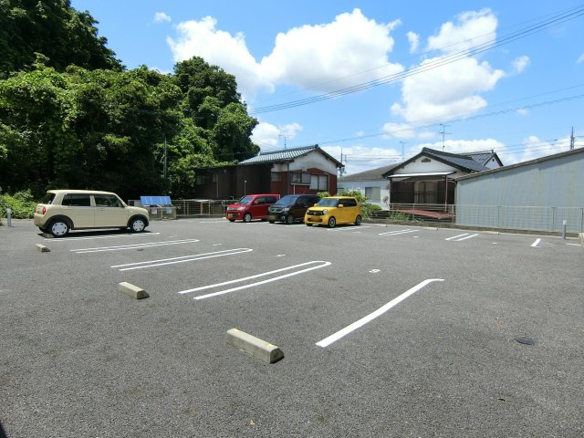 グランメゾン祇園の駐車場