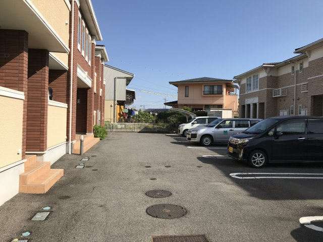 サンライズの駐車場
