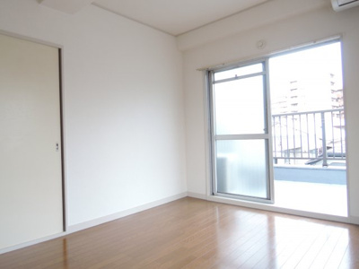 【洋室】 | メゾンやじま