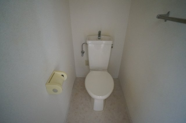 サザンハイムグルックのトイレ|補修作業・クリーニング開始前