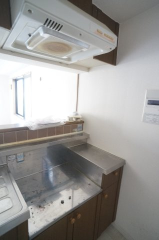 サザンハイムグルックのキッチン|補修作業・クリーニング開始前