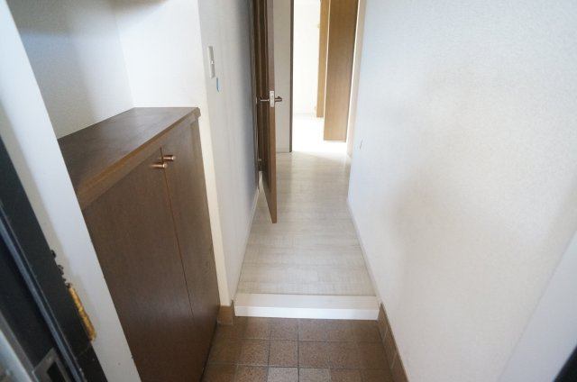 サザンハイムグルックの玄関|補修作業・クリーニング開始前