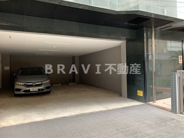 アーデン堺筋本町　BRAVI不動産の駐車場|【アーデン堺筋本町】駐車スペースもあります