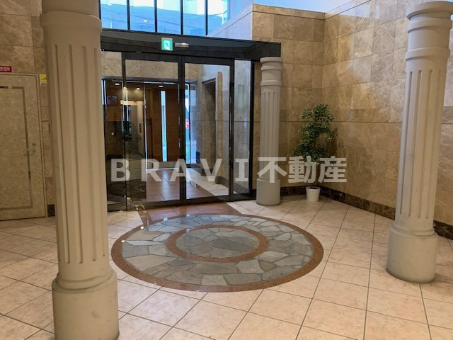 アーデン堺筋本町　BRAVI不動産のロビー|【アーデン堺筋本町】清潔なロビーです
