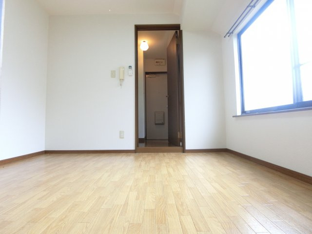 ベルメゾン一須賀3号館の居間・リビング