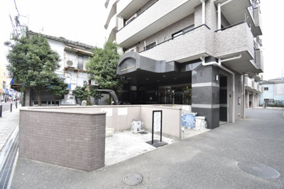 【その他共用部分】 | ライオンズプラザ川崎南 | ゴミ置き場です。
敷地内にあるのでゴミ出しが楽ちんです。