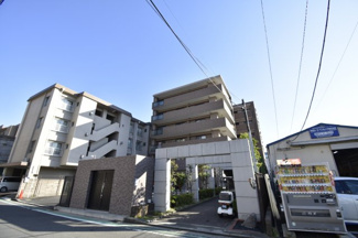 【外観】 | 市営地下鉄ブルーライン「新羽」駅平坦徒歩５分の好立地。ペットと一緒に住めるマンションです。