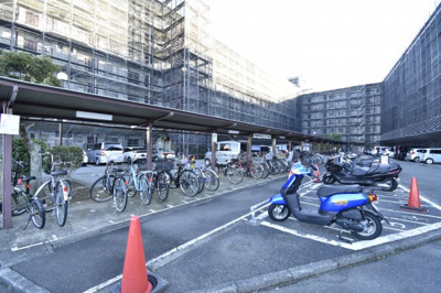 【その他共用部分】 | ハイラーク横浜白山 | 自転車置場スペースです。
年額300円(空き状況は担当者までご確認下さい。)