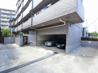【駐車場】 | マンション敷地内平置き駐車場です！
空き状況に関しては随時管理人、管理会社への確認が必要です！