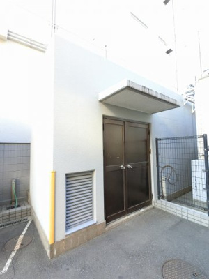 【その他共用部分】 | エンゼルハイム仲池上 | ゴミ置場になります。
敷地内にあるのでゴミ出し楽ちんです。
