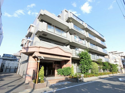 【外観】 | エンゼルハイム仲池上 | 都営浅草線「西馬込」駅徒歩10分！
閑静な住宅街に位置するマンションは静かに暮らしたい方におすすめです。
日勤管理なので外観もきれいです。