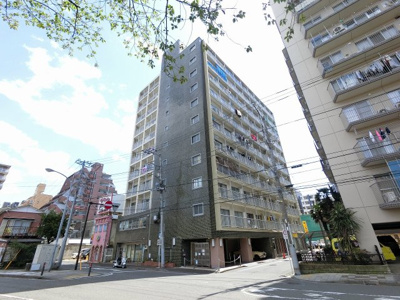 【外観】 | メゾンイセザキ | 京急本線「黄金町」駅徒歩2分、横浜市営地下鉄ブルーライン「阪東橋」駅徒歩3分