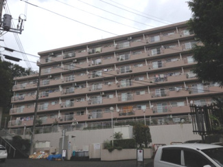 【外観】 | 総戸数118戸のビックコミュニティ、管理費を安く抑えられます。
南武線「久地」駅徒歩8分！