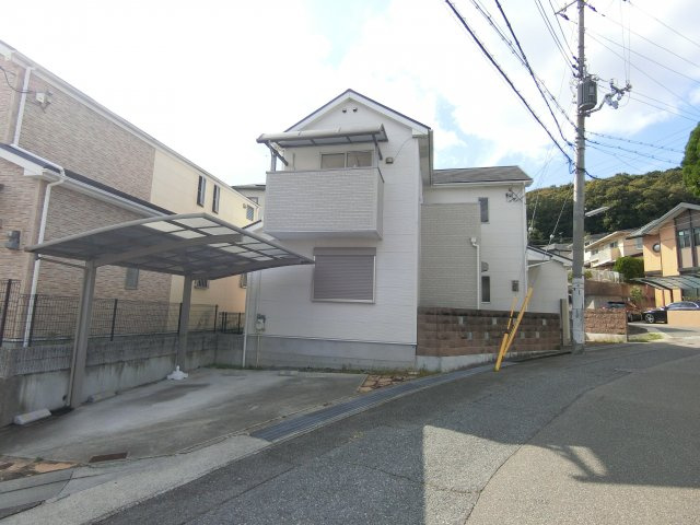 神戸市垂水区神和台1丁目　中古戸建の前面道路含む現地写真