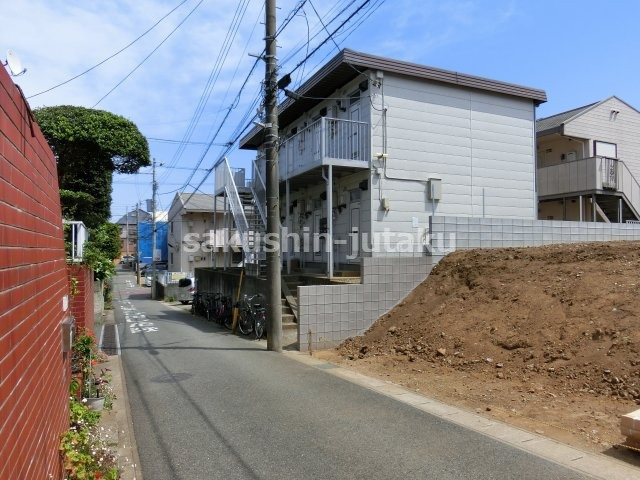 花見川区幕張本郷７丁目　売地　建築条件なし　の前面道路含む現地写真|北東側４ｍ公道面　間口は１０ｍ超
