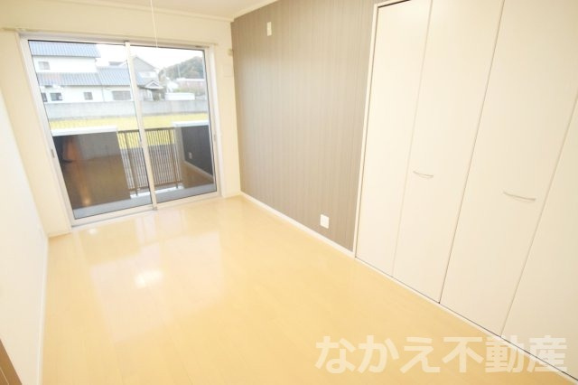 【寝室】 | 広くて明るい寝室