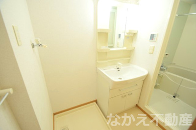 【洗面所】 | レモングラスＡ | 忙しい朝には欠かせない洗面所です