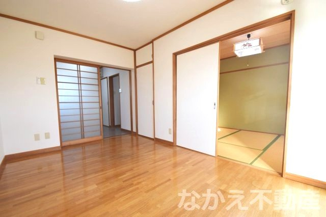 【寝室】 | 落ち着いた色調の寝室です