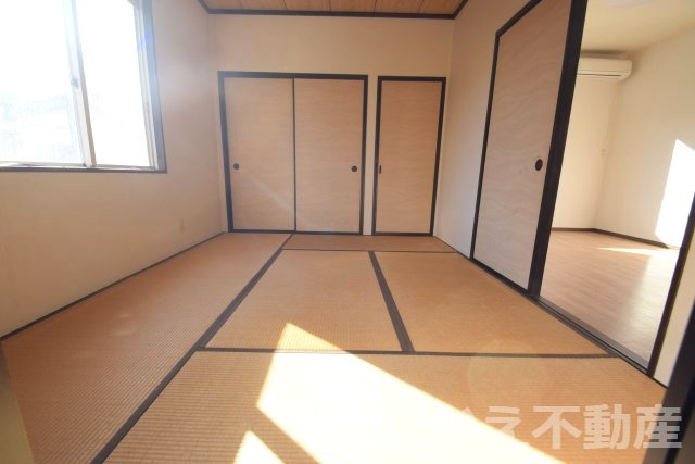 【寝室】 | 広くて明るい寝室