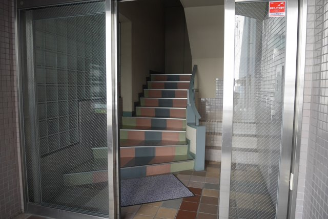 城南第２ビル　3階北側のエントランス