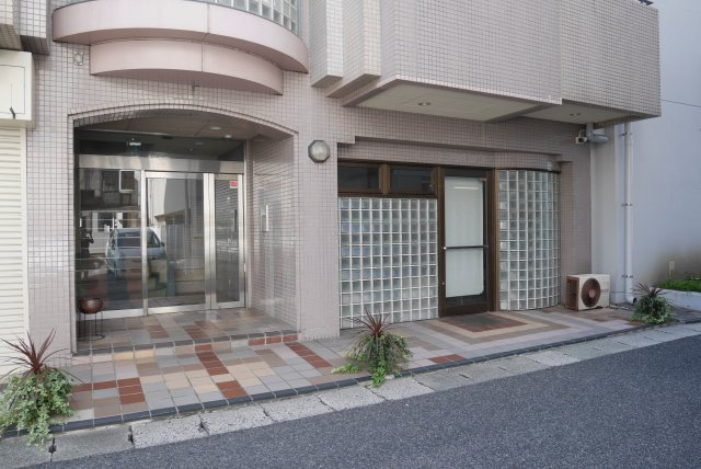 城南第２ビル　2階北側のエントランス