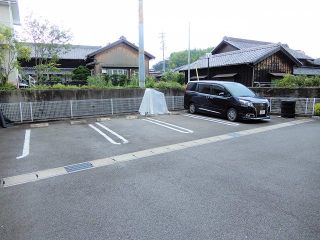 サンクレストの駐車場