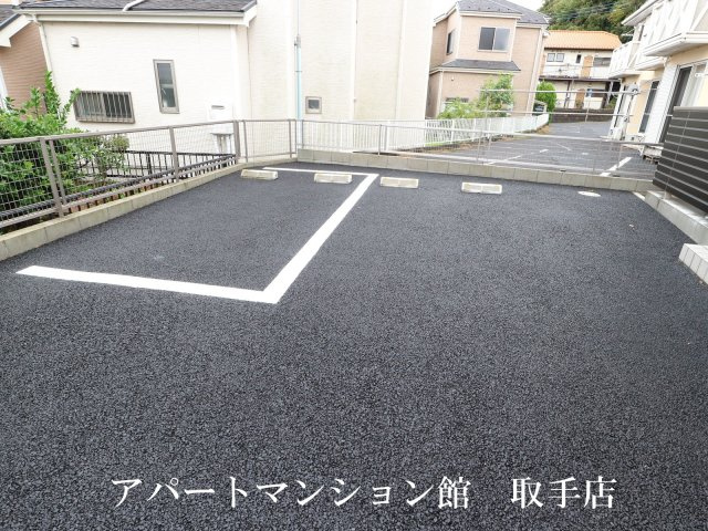 プログレスの駐車場