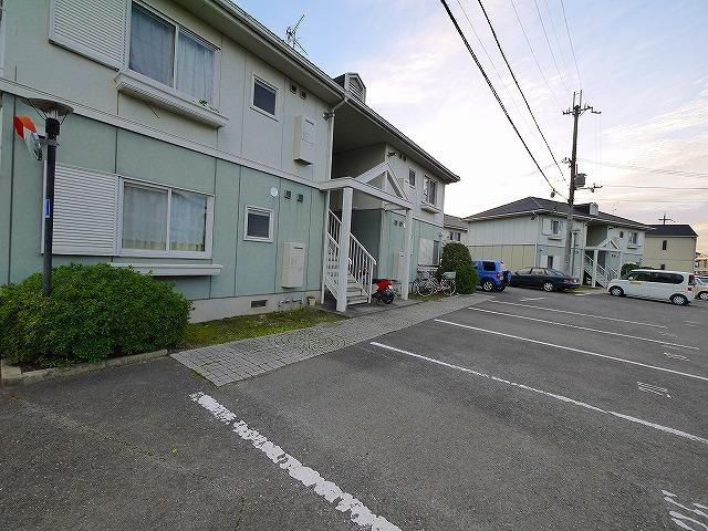 グリーンライフ平城Aの駐車場
