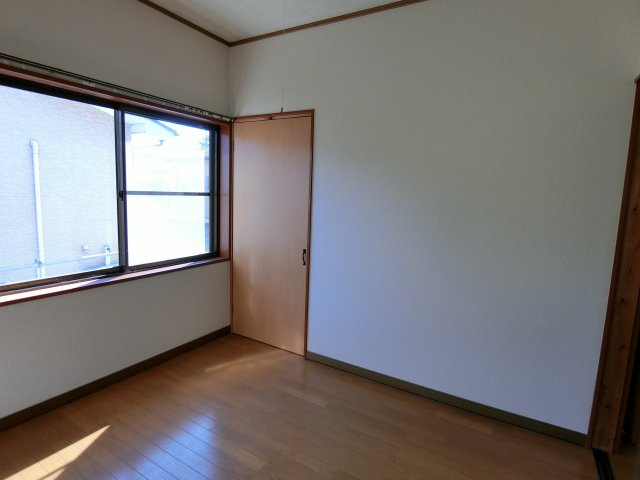 白子関貸家の洋室