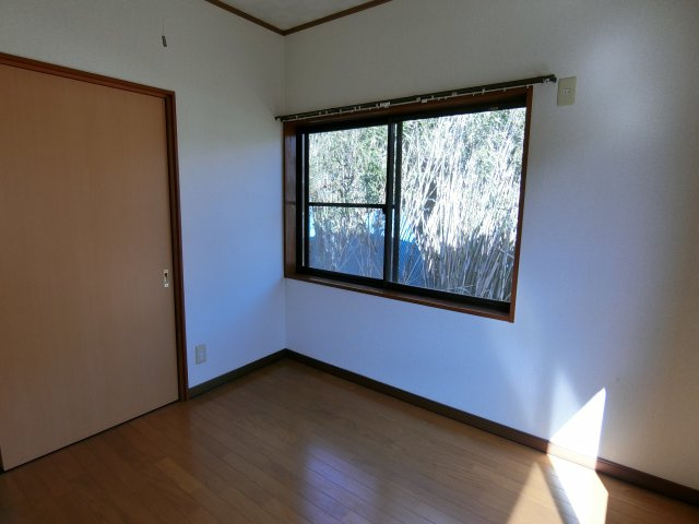 白子関貸家の洋室
