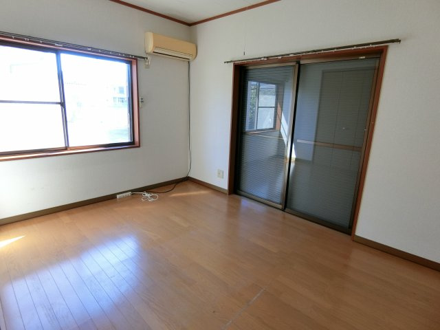 白子関貸家の洋室
