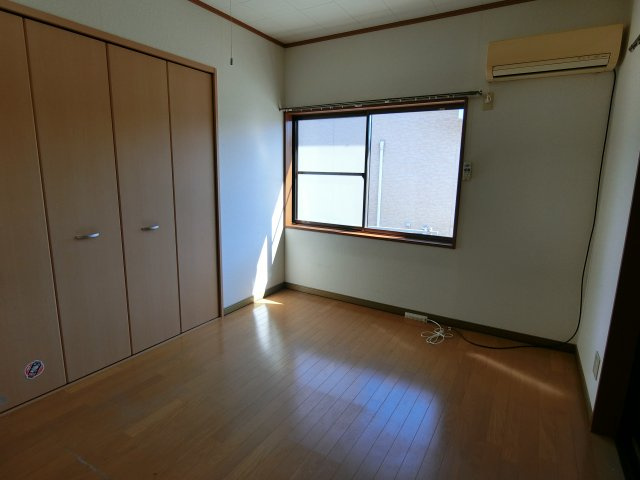 白子関貸家の洋室