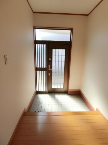 白子関貸家の玄関