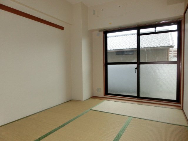 ロイヤル三国の和室