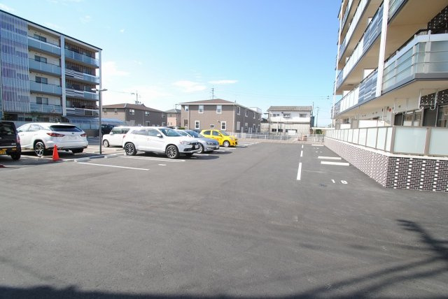 ムーンコート梅満の駐車場