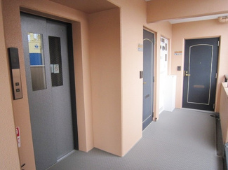 【その他共用部分】 | 2階までエレベーターでラクラク上がれます♪疲れた時や荷物の多いときにもエレベーターは嬉しい☆