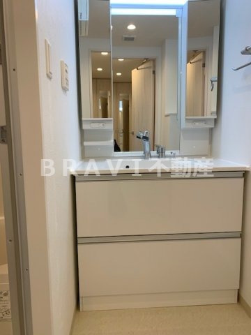 ラクラス本町東　BRAVI不動産の独立洗面台|【スプランディット本町東】独立洗面台あり、毎朝おしゃれに忙しい女性の方におすすめです