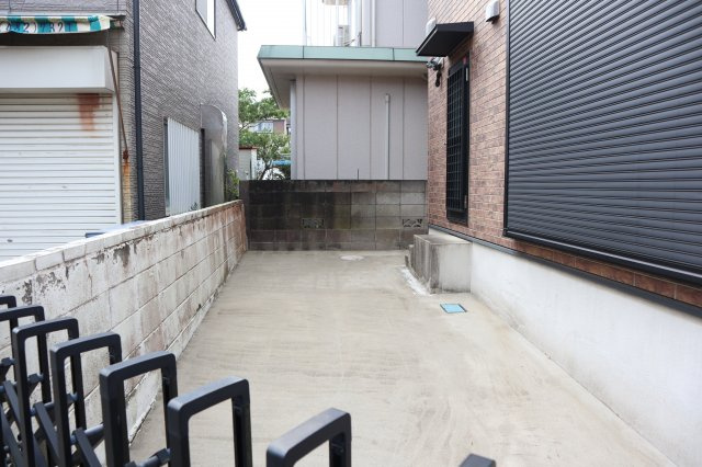 八千代市八千代台北１２丁目　中古戸建　内装リフォーム渡し　メーターモジュールの駐車場