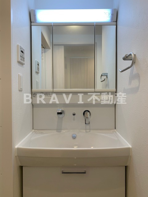 ラクラス本町東　BRAVI不動産の独立洗面台|【ラクラス本町東】使いやすい独立洗面台です
