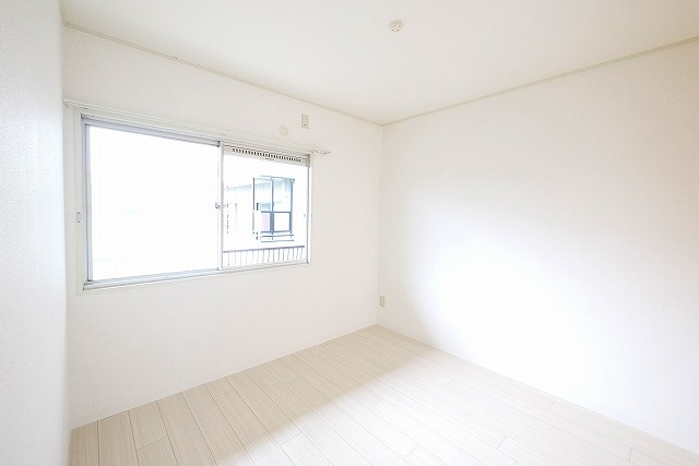 南ハイツの洋室|広々とした洋室です