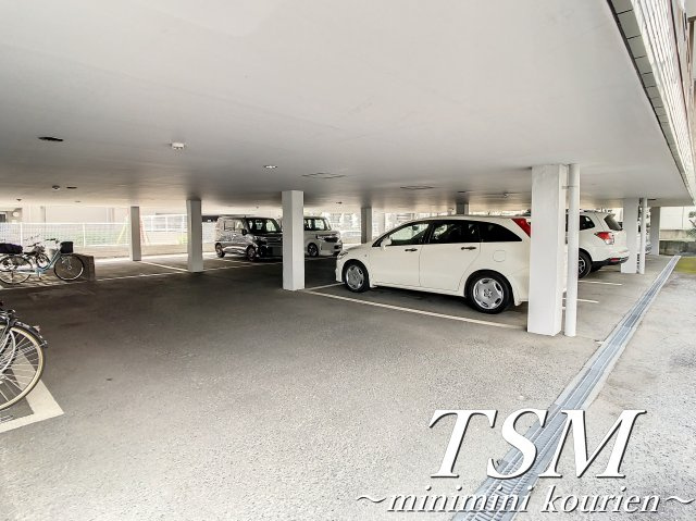 コーポラス美光の駐車場|敷地内駐車場