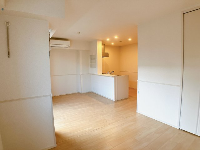 Sun city 青山　Bの居間・リビング