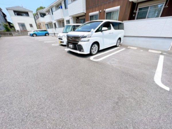 Sun city 青山　Bの駐車場
