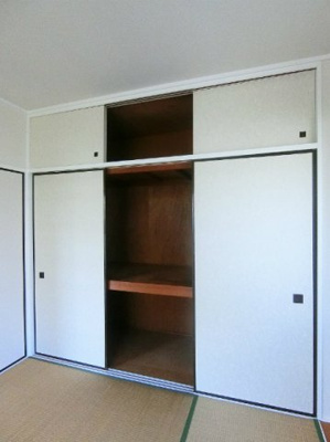 【収納】 | パレス大倉山 | 和室6帖のお部屋にある天袋付き押入れです！押入れは寝具など、かさ張りやすいものの収納にぴったり☆お部屋すっきり片付きます♪