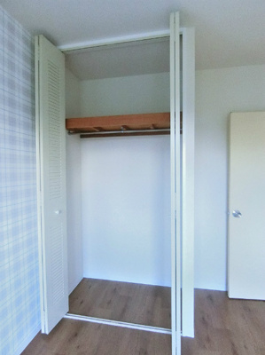 【収納】 | パレス大倉山 | 洋室5.2帖のお部屋にあるクローゼットです！お洋服もシワにならずキレイに収納できます！