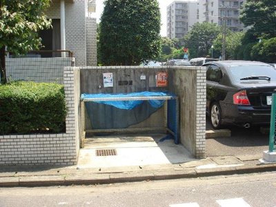 【その他共用部分】 | パレス大倉山 | 敷地内ごみ置き場でごみ出しもらくらく～♪忙しい社会人さんや主婦さんにもうってつけ！