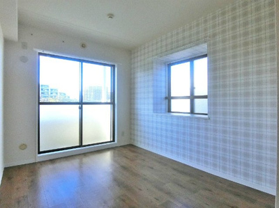 【洋室】 | パレス大倉山 | 洋室5.2帖☆玄関から入って正面にある角部屋二面採光のお部屋です！こちらのお部屋もバルコニーに繋がっています♪